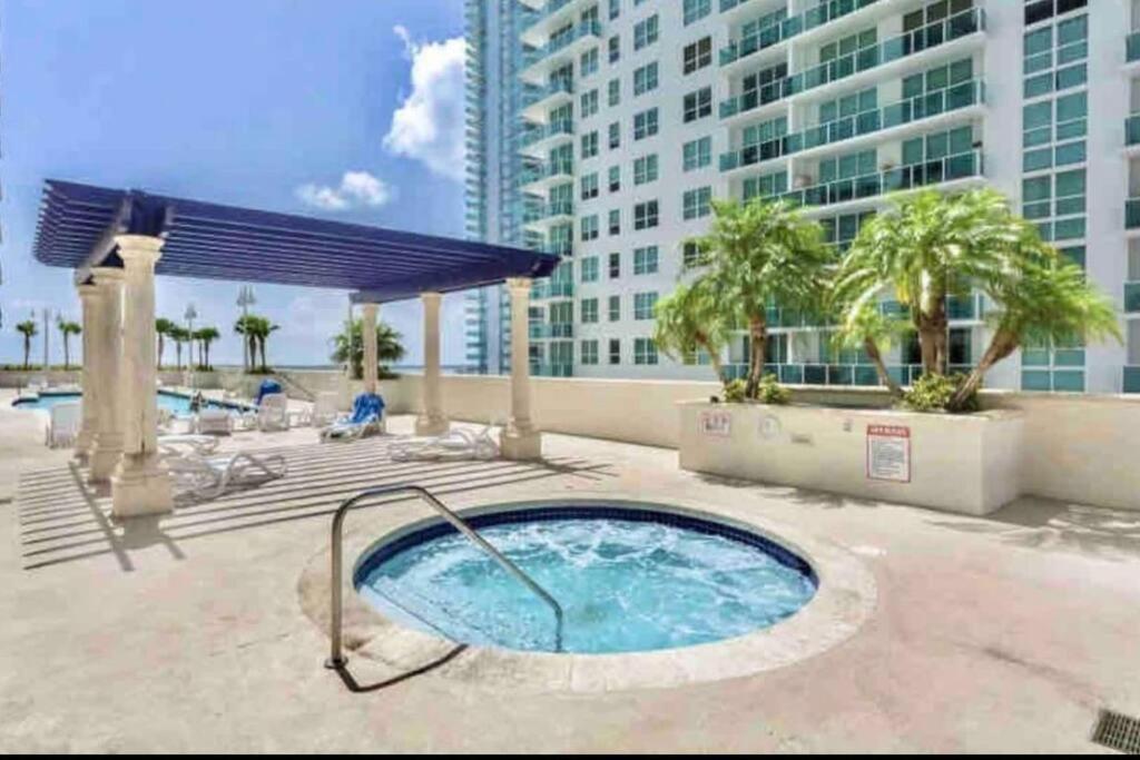 Luxurious Private Unit With Parking Apartment Miami Exterior foto