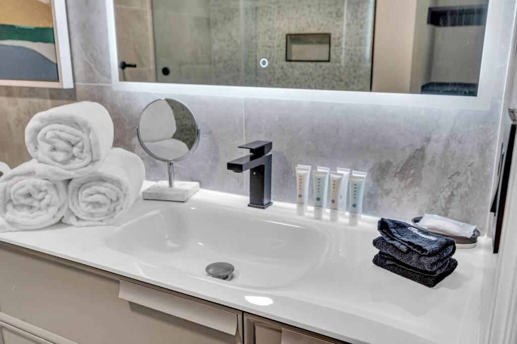 Luxurious Private Unit With Parking Apartment Miami Exterior foto