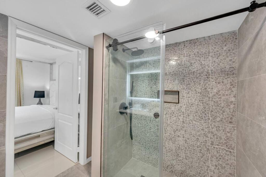 Luxurious Private Unit With Parking Apartment Miami Exterior foto