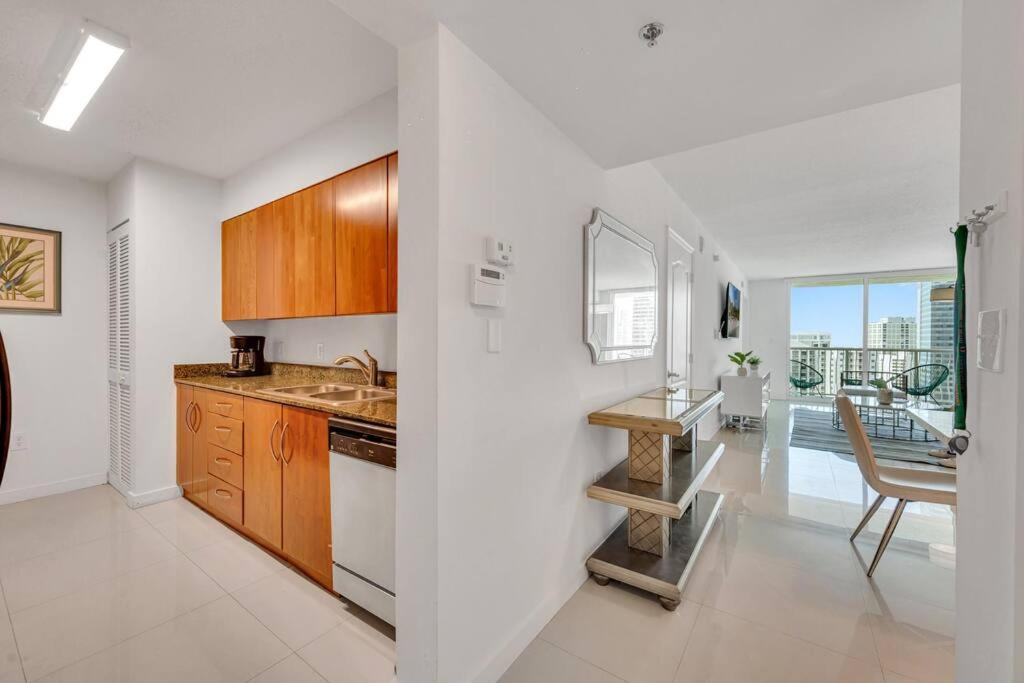 Luxurious Private Unit With Parking Apartment Miami Exterior foto