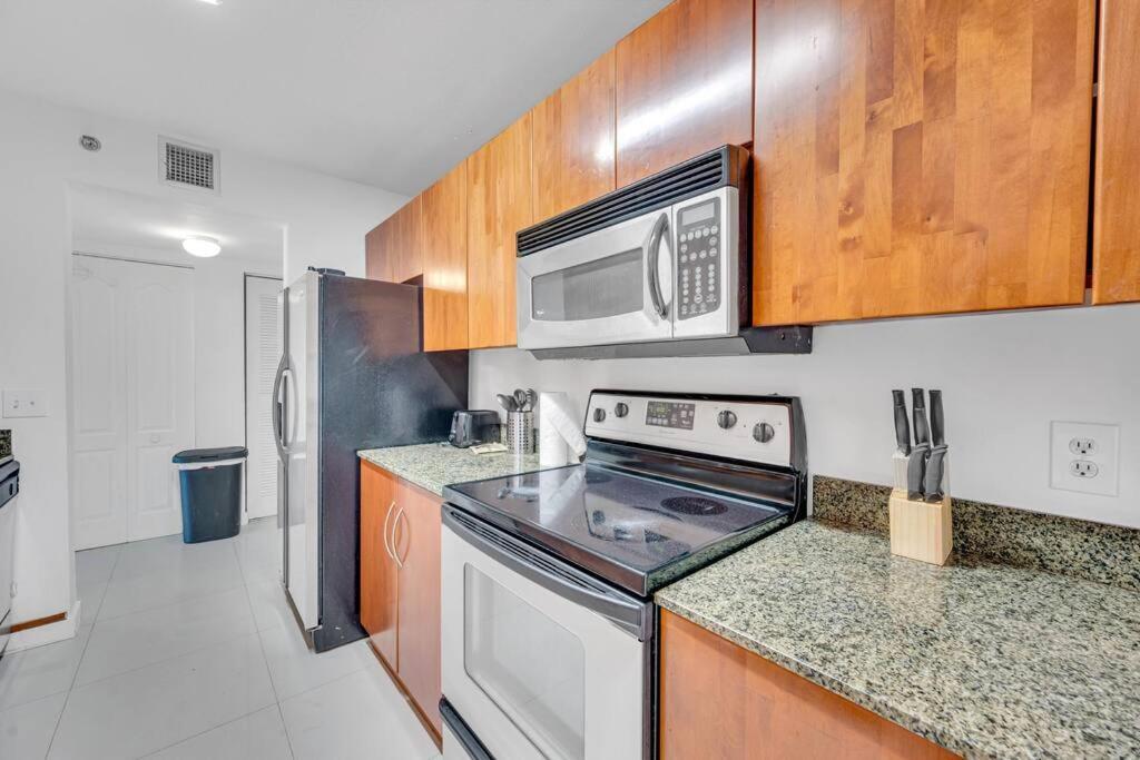 Luxurious Private Unit With Parking Apartment Miami Exterior foto